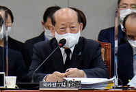 [포토] 답변하는 송두환 국가인권위원회 위원장