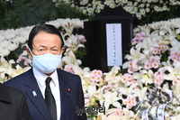 [포토] 합동분향소 찾은 '아소 다로' 일본 전 총리