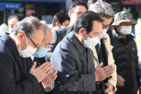 [포토] 이태원 사고 추모하는 일본의원들