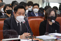 [포토] 국회 행안위 출석한 오세훈 서울시장