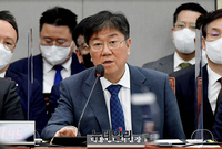 [포토] 의원들의 질문에 답하는 김대기 비서실장