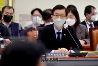 [포토] 정무위서 답하는 방문규 국무조정실장