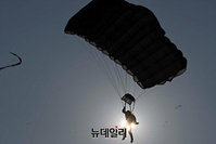 [포토] 제44회 특수전사령관배 고공강하 경연대회