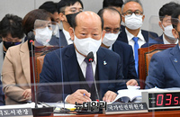 [포토] 답변하는 송두환 국가인권위원장