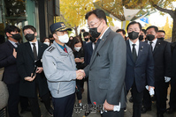 [포토] 악수 나누는 정진석·임현규