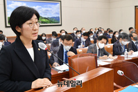 [포토] 인사말 하는 한화진 환경부 장관