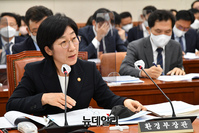 [포토] 답변하는 한화진 환경부 장관