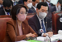 [포토] 국회 출석한 이영 중소벤처기업부 장관