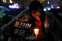 [포토] '이태원 사고' 책임자 처벌...다시 촛불든 좌파단체