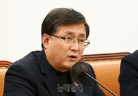 [포토] 원내대책회의 참석한 김성환 민주당 정책위의장