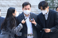 [포토] 법원 향하는 유동규 