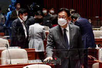 [포토] 입장하는 정진석 국민의힘 비대위원장