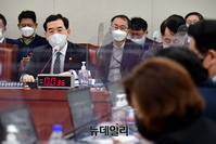 [포토] 답변하는 이창양 산업통상자원부 장관