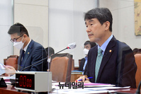 [포토] 답변하는 이주호 교육부 장관