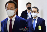 [포토] 정보위 향하는 김규현 국가정보원