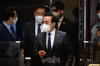 [포토] 입장하는 박홍근 더불어민주당 원내대표