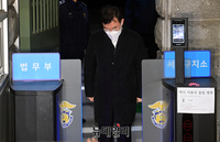 [포토] 출소하는 대장동 핵심인물 김만배