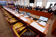 [포토] 국무위원 없이 열린 국회 국토위