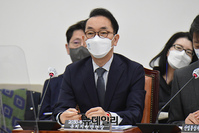 [포토] 답변하는 박정욱 2030부산세계박람회 유치지원단장