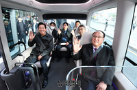 [포토] 청계천 자율주행 버스 탑승한 오세훈 서울시장