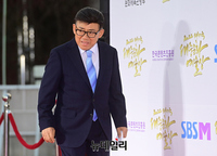 [포토] 레드카펫 입장하는 개그맨 엄영수