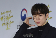 [포토] 국무총리표창 수상하는 지코 "지분이 째져"