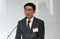 [포토] 대만·한국 전망 심포지엄 축사하는 백우열 교수