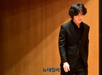 [포토] 앨범발매 기자간담회 입장하는 피아니스트 임윤찬