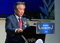 [포토] 헌액식사하는 이기흥 대한체육회장