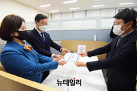 [포토] 이상민 행안부 장관 해임안 제출하는 민주당