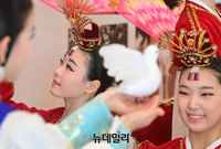 [포토] 창단 60주년 기념공연 앞둔 리틀엔젤스예술단 "세계 평화 기원해요"