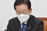 [포토] 생각에 잠긴 이재명 민주당 대표