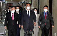 [포토] 비대위 참석하는 국민의힘 지도부