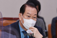 [포토] 의원들의 질문에 답하는 권영세 통일부 장관