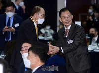 [포토] 한미우호의밤 참석한 김병관 전 부사령관