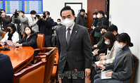 [포토] 입장하는 박홍근 더불어민주당 원내대표