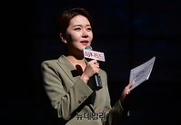 [포토] '스위니토드' 소개하는 이윤아 아나운서