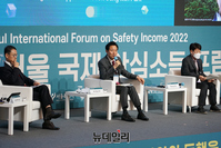 [포토] 서울국제안심소득포럼 참석한 오세훈 서울시장