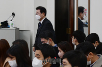 [포토] 입장하는 이재명 더불어민주당 대표