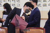 [포토] 이석하는 한동훈 법무부 장관