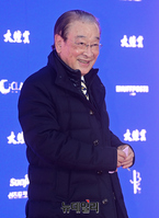 [포토] 대종상영화제 입장하는 배우 이순재