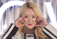 [포토] 여자아이들 슈화, 볼빵빵 손하트