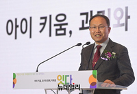 [포토] 축사하는 이중규 회장