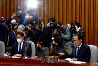 [포토] 국힘 불참 속 국조특위 진행하는 우상호 위원장