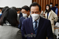 [포토] 회의장 떠나는 우상호 국조특위 위원장