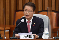 [포토] 민·당·정 협의회 찾은 이정식 고용노동부 장관