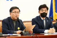 [포토] 원내대책회의 참석한 김성환 정책위의장