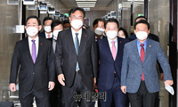 [포토] 입장하는 국민의힘 지도부