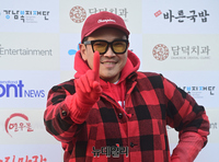 [포토] 고무장갑 낀 MC딩동 "김장 봉사활동 왔어요"