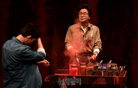 [포토] 6번째 시즌 맞은 연극 '레드' 열연하는 '유동근-연준석'